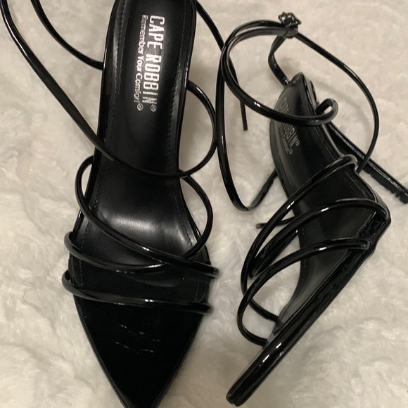 Black lace up heels - Picture 3 of 3